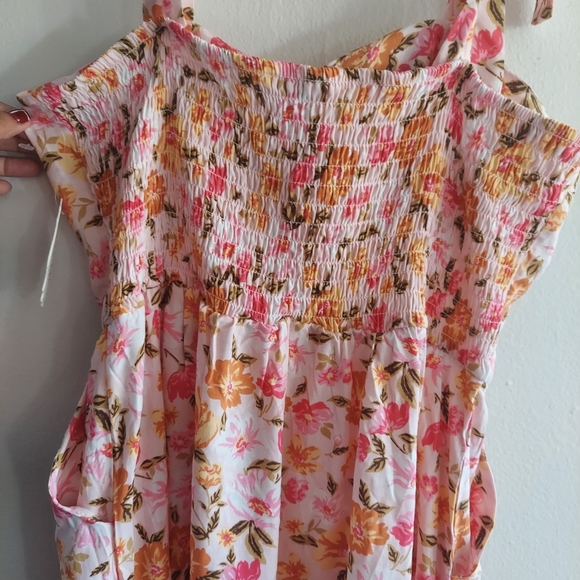 A U W  floral dress - Picture 6 of 9